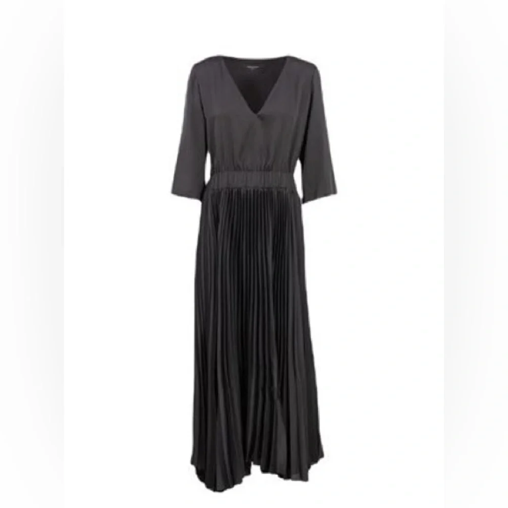 NWT FABIANA FILIPPI $1460 Black Satin V-Neck 3/4 Sleeve Pleated Dress Size IT44
